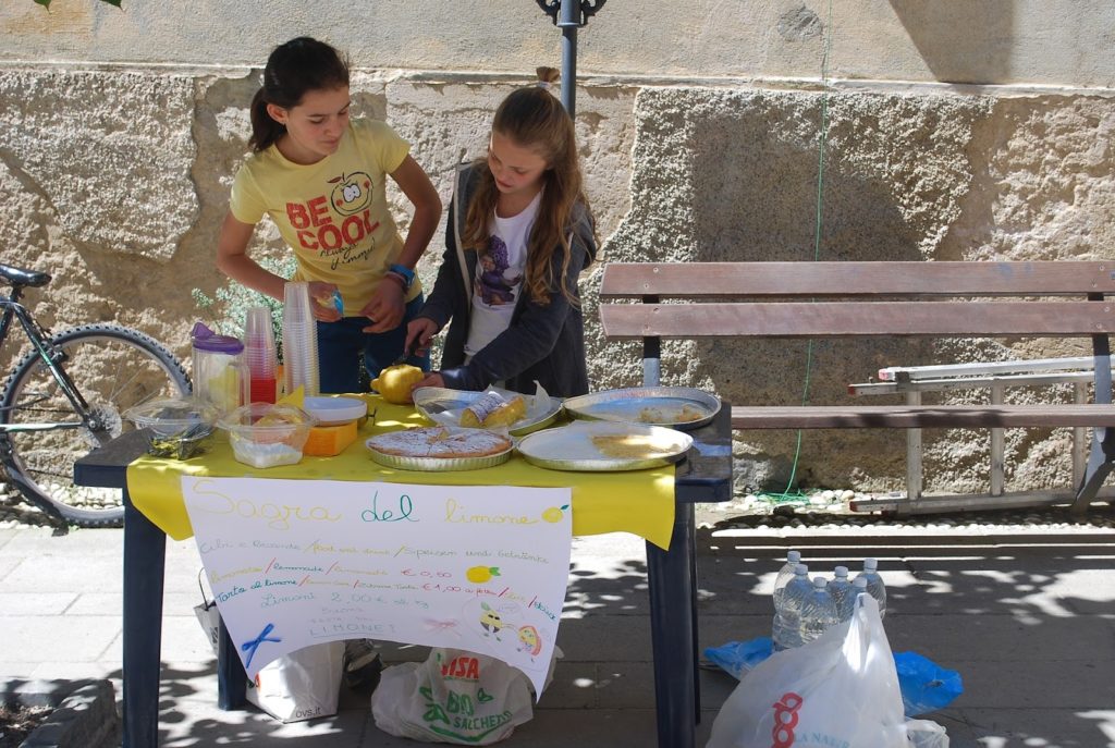 Business ideas for kids - lemonade stands